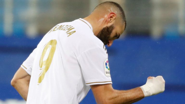 Karim Benzema celebrando un gol con el Real Madrid