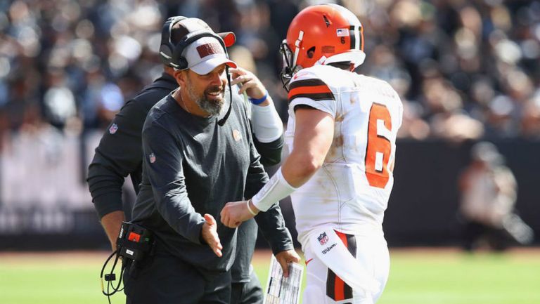 Todd Haley en partido de los Browns