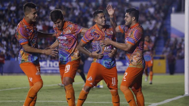 Jugadores de Alebrijes, en celebración