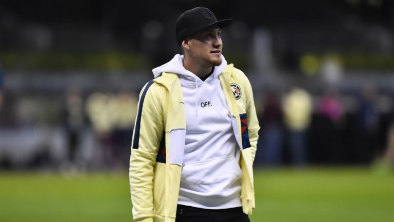 Nicolás Castillo antes del partido entre América y Tigres en el Estadio Azteca