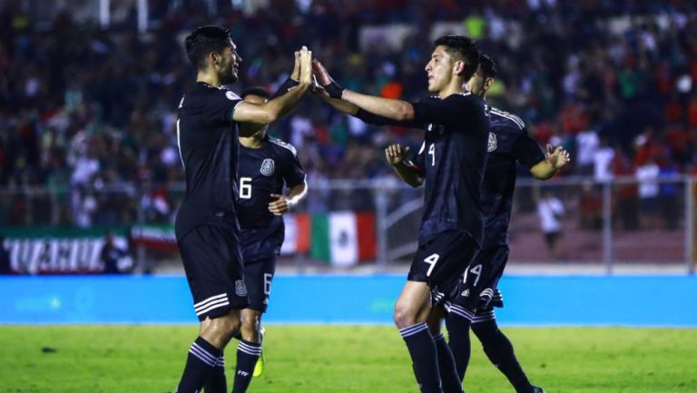 Jiménez y Álvarez, en festejo de gol