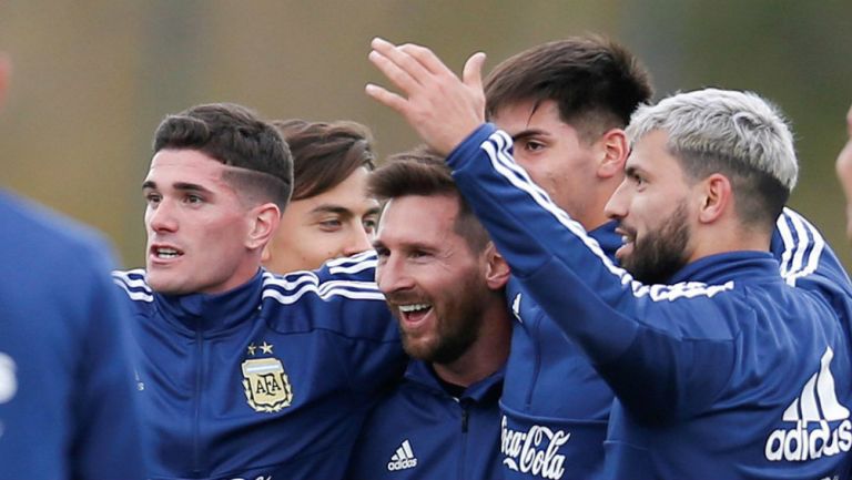 Messi durante una concentración con Argentina