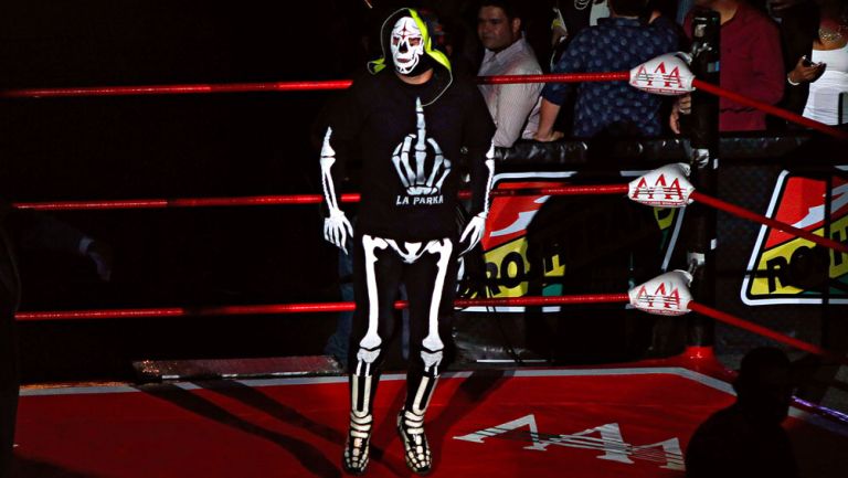 La Parka durante un evento de la Triple A