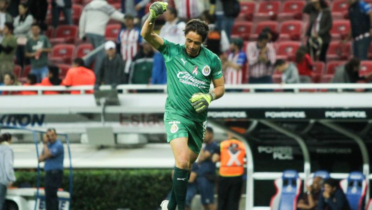 Toño Rodríguez, portero del Rebaño, celebrando su anotación