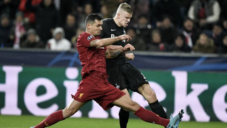 Dejan Lovren durante el partido ante Salzburgo