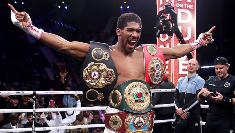 Anthony Joshua celebra su triunfo contra Andy Ruiz