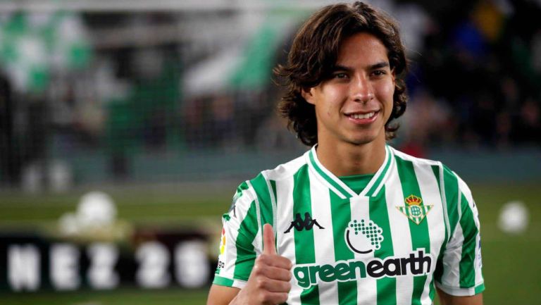 Diego Lainez en partido del Betis