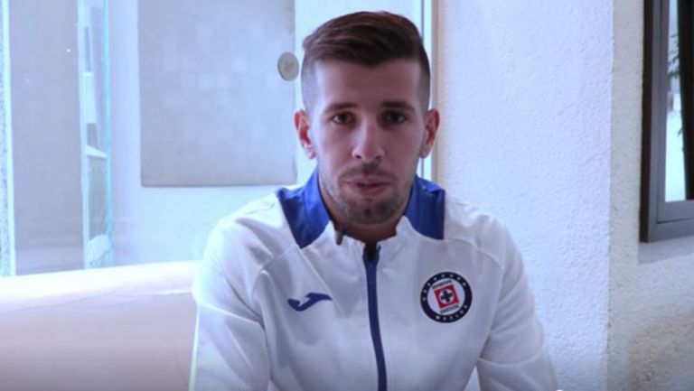 Pablo Ceppelini con uniforme de Cruz Azul