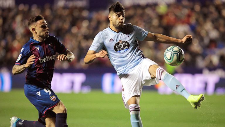 Néstor Araujo, en acción con el Celta de Vigo