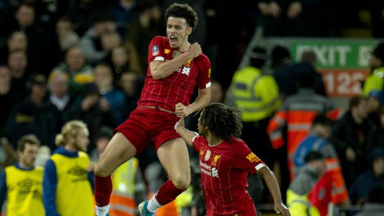 Jugadores de Liverpool en celebración de gol