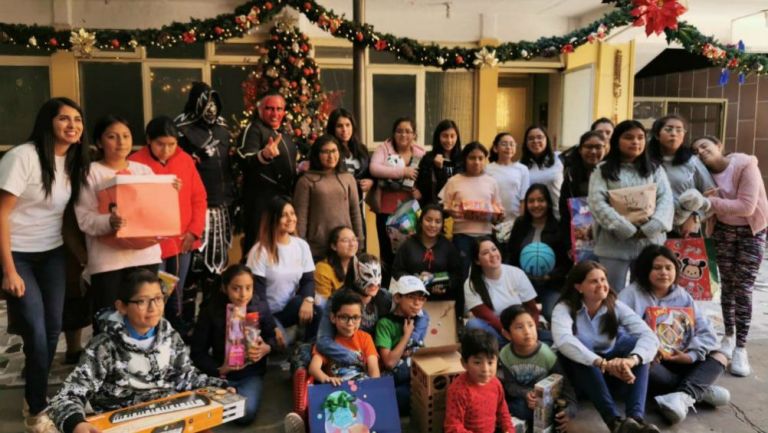 Chessman, La Parka Negra y Keyra con pequeños el Día de Reyes