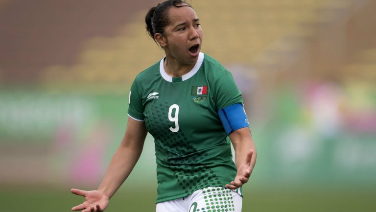 Charlyn Corral durante un juego con la Selección Mexicana