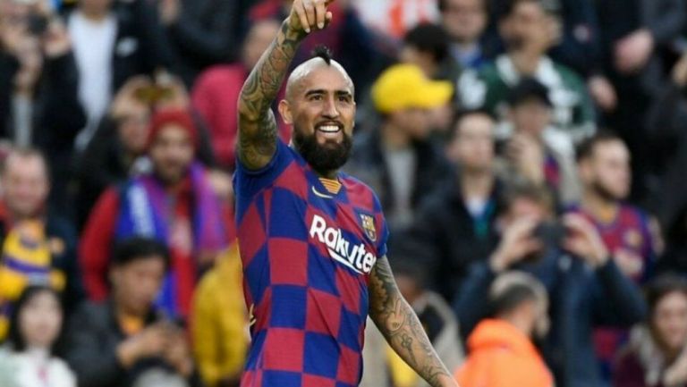 Arturo Vidal celebrando con Barcelona