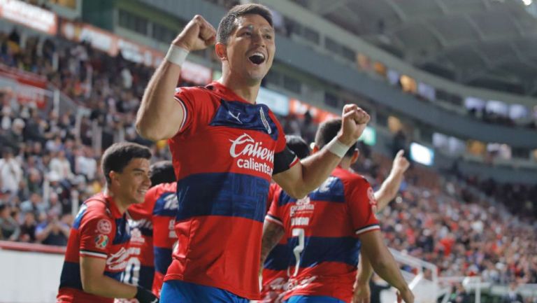 Molina, en festejo con Chivas