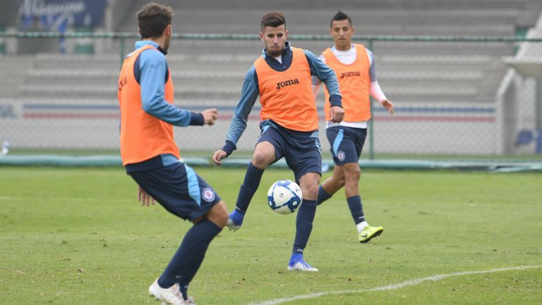 Ceppelini durante un entrenamiento de Cruz Azul