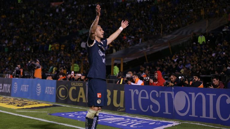 Guido Rodríguez en un partido con América