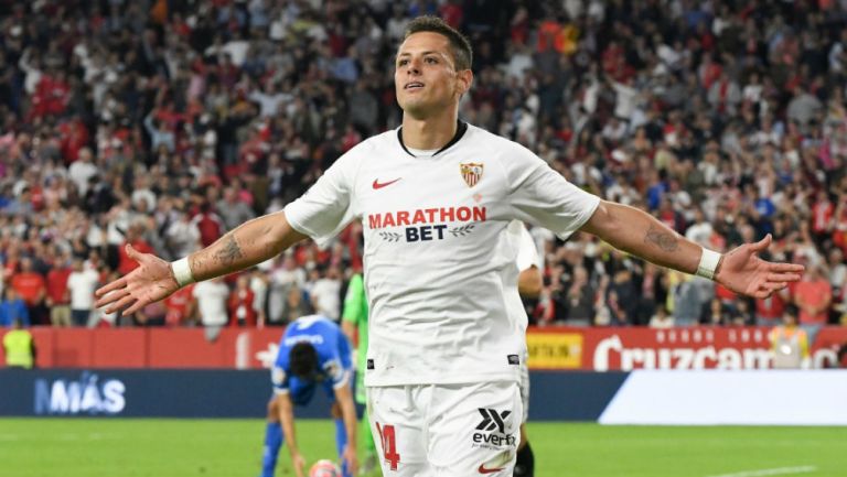 Chicharito en celebración de gol