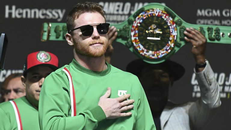 Canelo Álvarez previo a una presentación