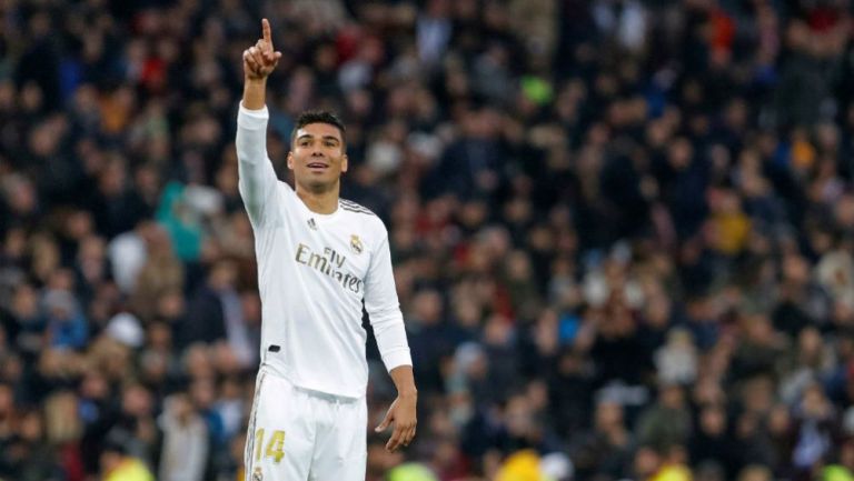 Casemiro celebrando su anotación con Real Madrid ante Sevilla