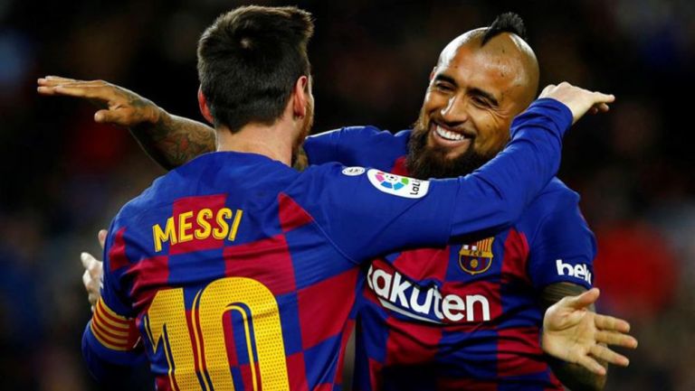 Messi y Vidal festejan gol 