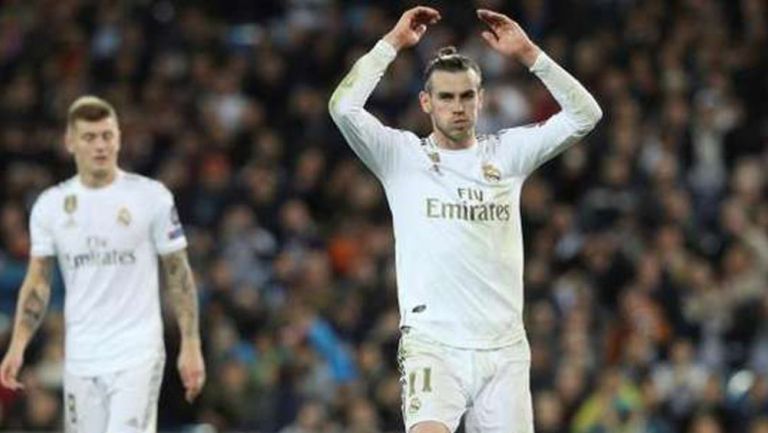 Gareth Bale durante un duelo con el Real Madrid