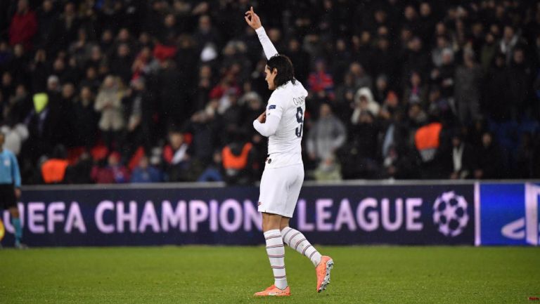 Edinson Cavani durante un partido del PSG