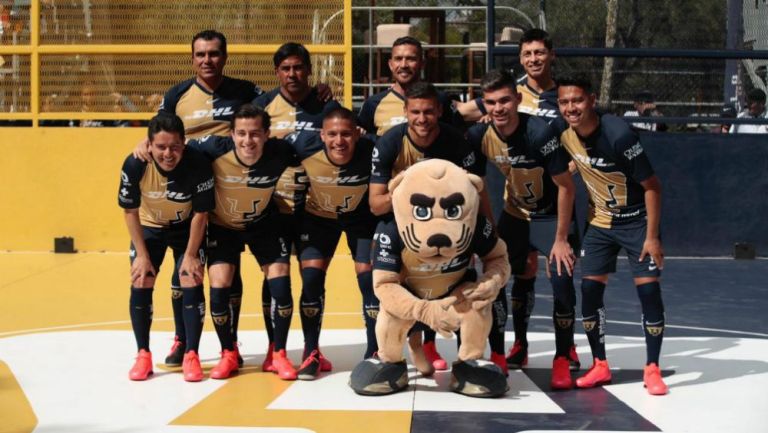 Jugadores de Pumas históricos y de la plantilla actual