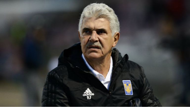 Tuca Ferretti en partido con Tigres