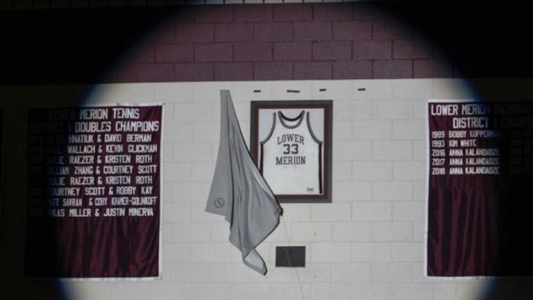 Jersey de secundaria de Kobe Bryant está de regreso en Philadelphia