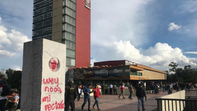 Estudiantes marcharon a rectoría para protestar por acoso sexual en la UNAM