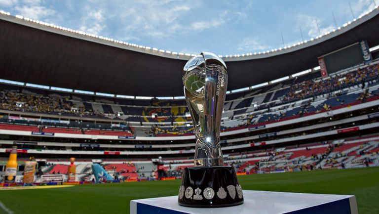 Trofeo de la Liga MX, previo a una Final en el Estadio Azteca