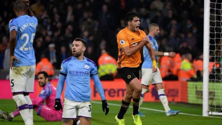 Raúl Jiménez celebra un gol ante el Man City