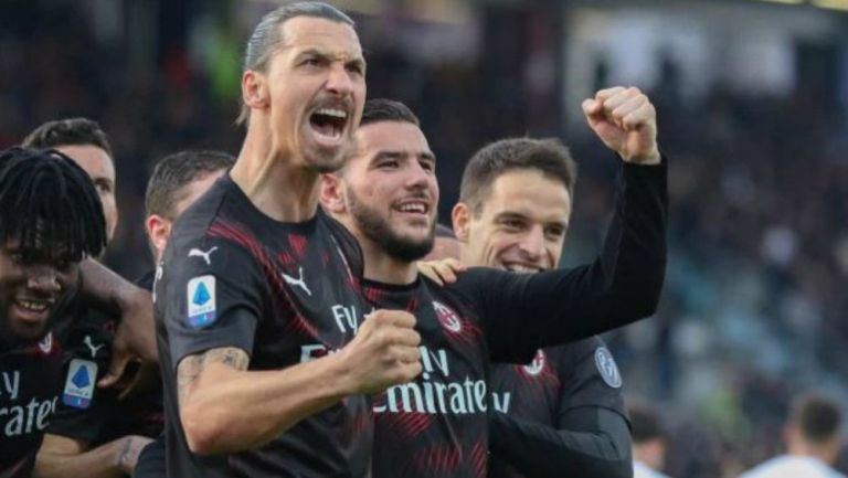 Zlatan celebrando una anotación con Milan