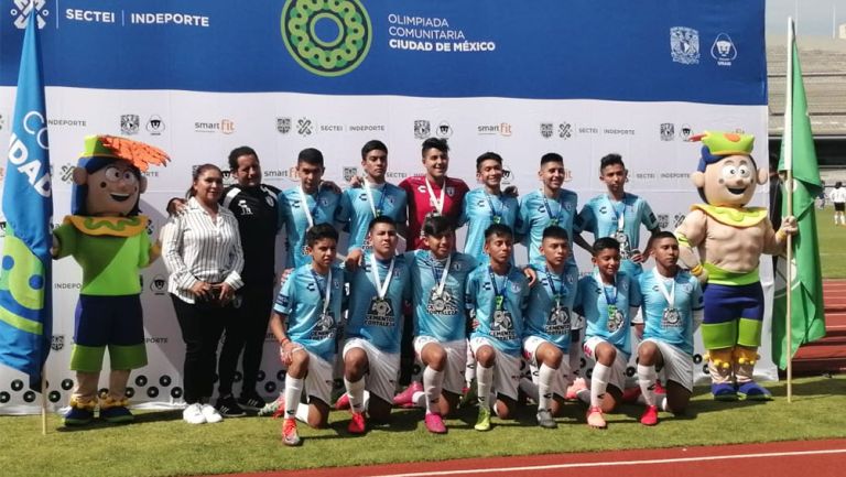 Equipo de futbol, en la Final de la Olimpiada Comunitaria