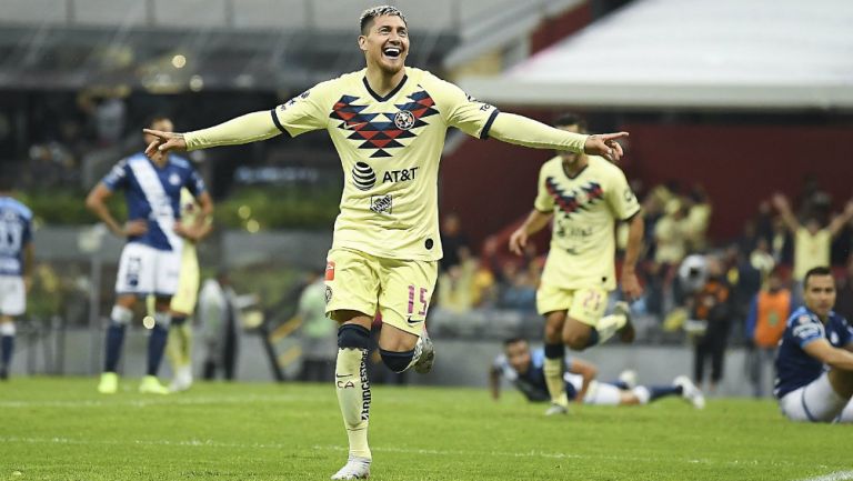 Nico Castillo celebra anotación con América