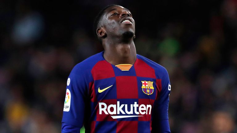 Ousmane Dembélé durante un duelo con el Barcelona