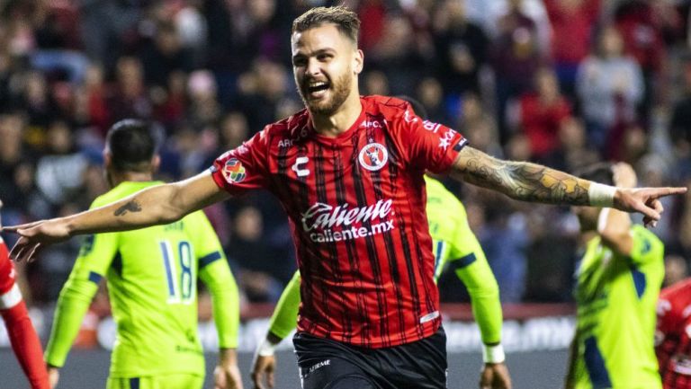 González Pírez celebrando su anotación con Xolos en Copa MX