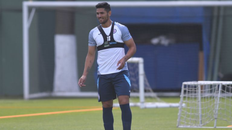 Lucas Passerini durante un entrenamiento con Cruz Azul