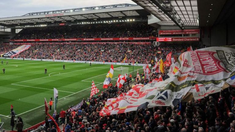 Tribuna de Anfield durante un juego del Liverpool