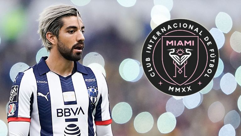 Rodolfo Pizarro en un partido con Rayados 