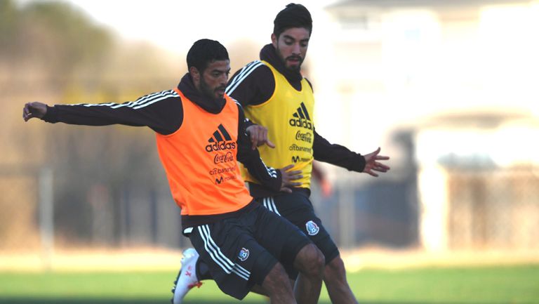 Rodolfo Pizarro y Carlos Vela, en un entrenamiento del Tri