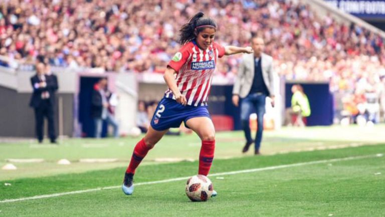 Kenti Robles durante un duelo con el Atlético de Madrid 