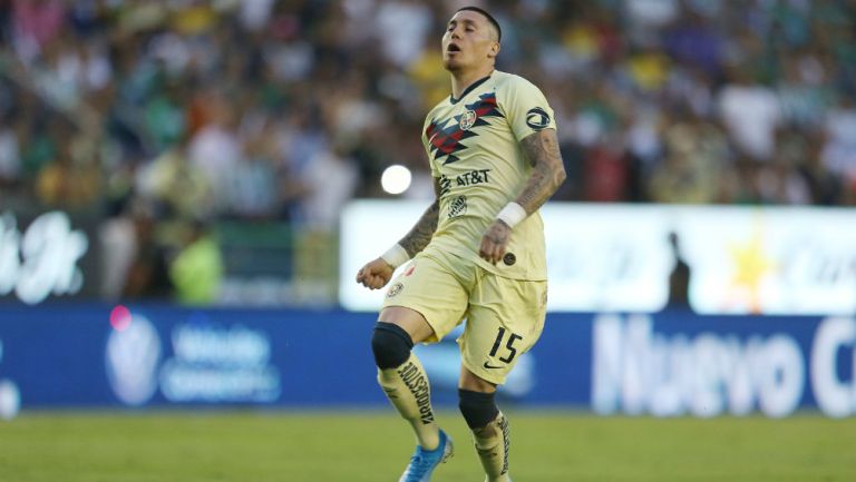 Nico Castillo durante un partido con América