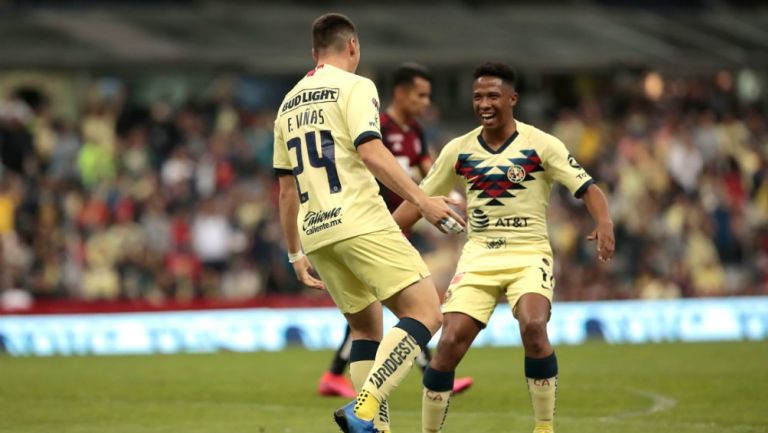 Federico Viñas y Andrés Ibargüen celebrando el primer gol