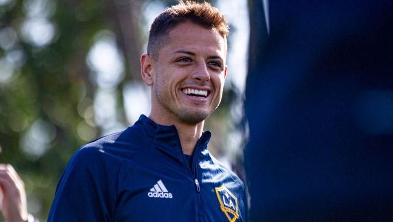 Javier Hernández durante su presentación con Galaxy