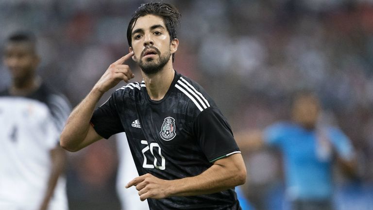 Rodolfo Pizarro durante un juego de México