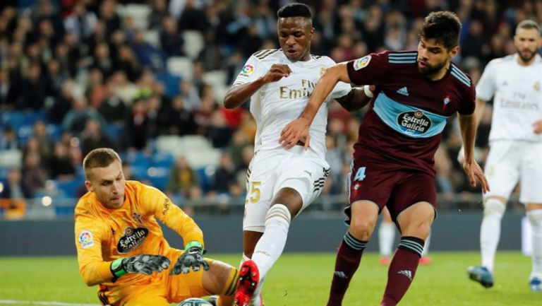 Néstor Araujo durante el partido entre Celta de Vigo y Real Madrid