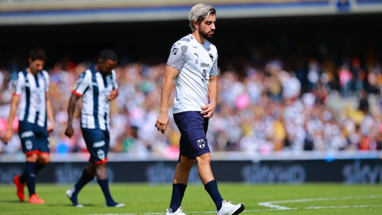 Rodolfo Pizarro durante un partido de Monterrey