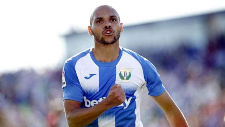 Braithwaite en un juego con el Leganés