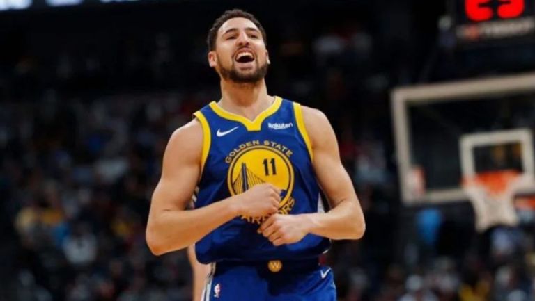 Klay Thompson durante un juego con Warriors 